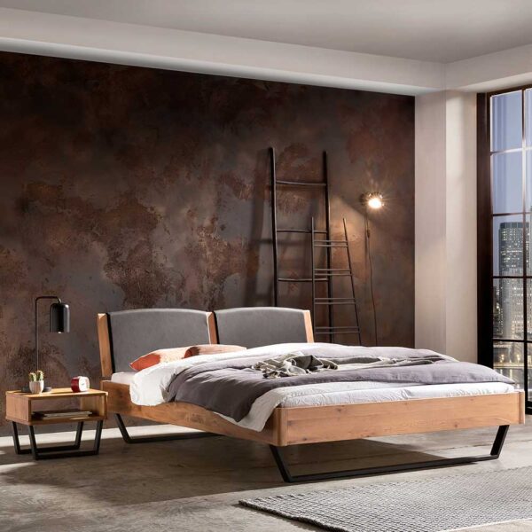 Kufengestell Bett aus Wildeiche Massivholz Industry und Loft Stil