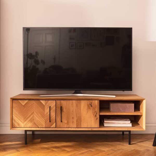 TV Lowboard mit Türen aus Wildeiche Massivholz Skandi Design