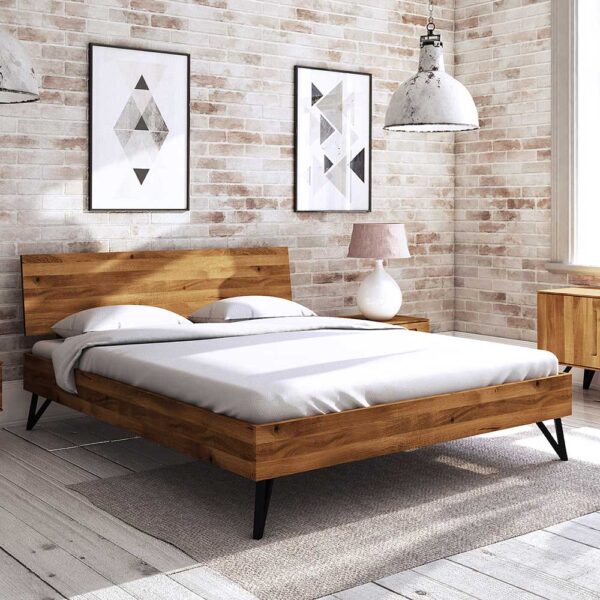 Futonbett aus Wildeiche Massivholz und Stahl Industriedesign